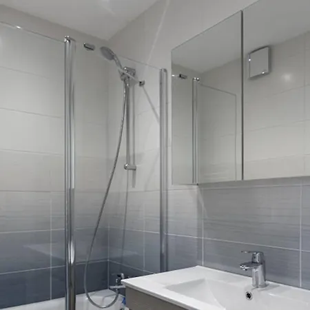T4 Avec Terrasse, 3 Chambres, 6 Pers, Proche Plage - Fr-1-803-56 * لو لا فاندو