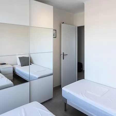 T4 Avec Terrasse, 3 Chambres, 6 Pers, Proche Plage - Fr-1-803-56 شقة *